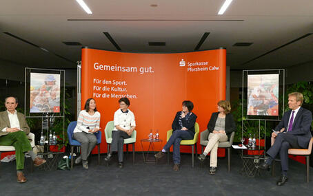 Beim Lachen Patient und Therapeut auf Augenhöhe