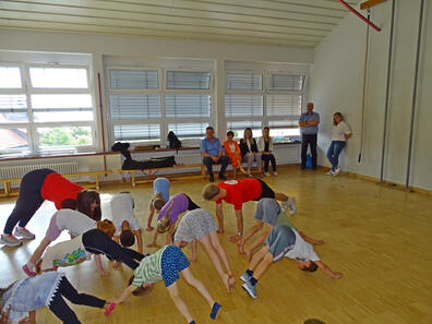 "Brückenspiel" der Oberlengenhardter Vorschulkinder 