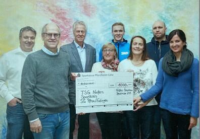 symbolische Scheckübergabe 1000 Euro an die TSG Niefern